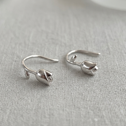 Falling rose earring