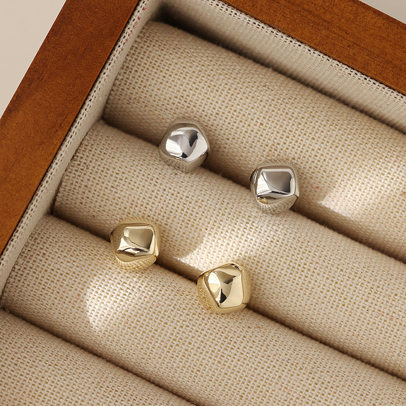 Lustra Sphere Earring