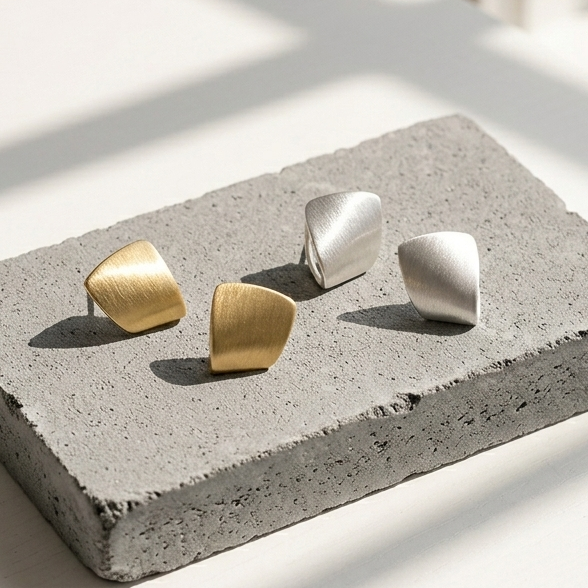 Muse Curve Earring