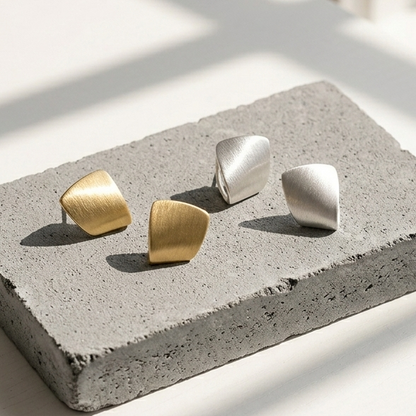 Muse Curve Earring