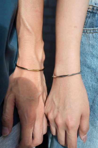 Gentle Wave Bracelet