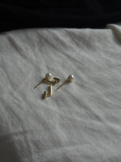 Pearl bar earring