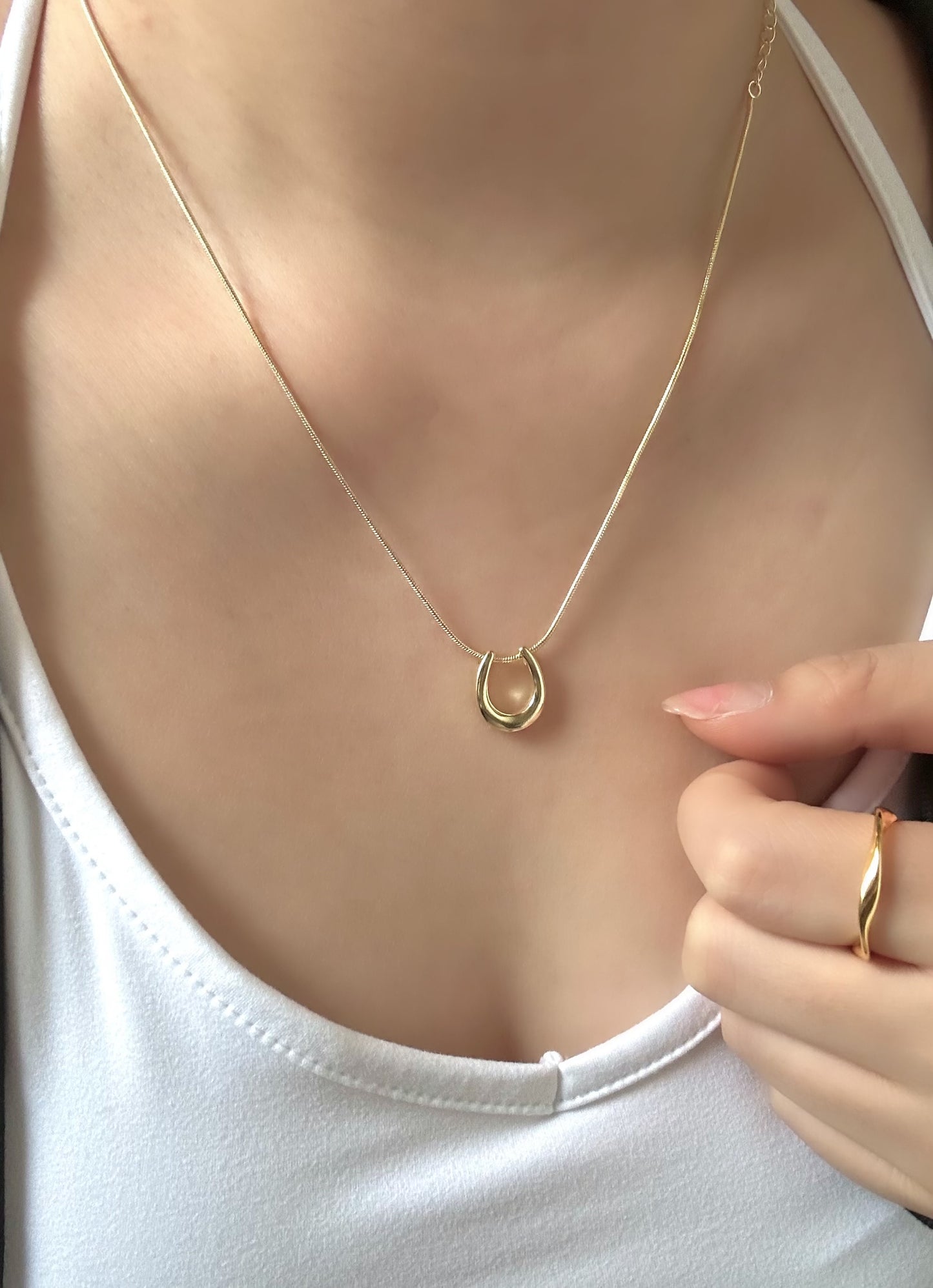 Drift Arch Necklace