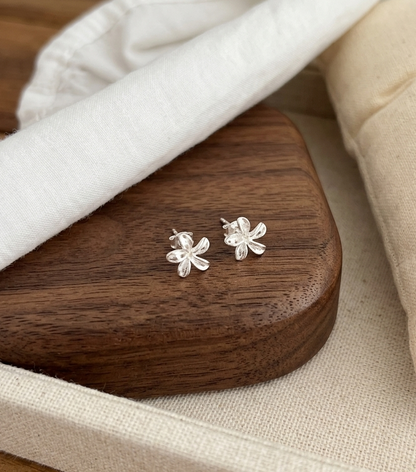 S999 Delicate Flower Earring