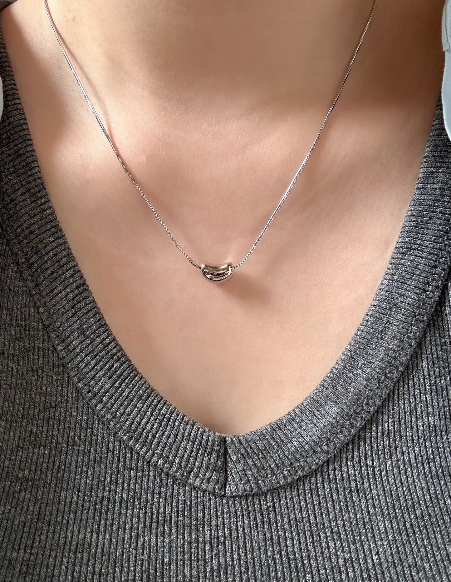 Soft Curve Necklace