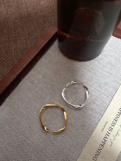 Metric Arc Ring