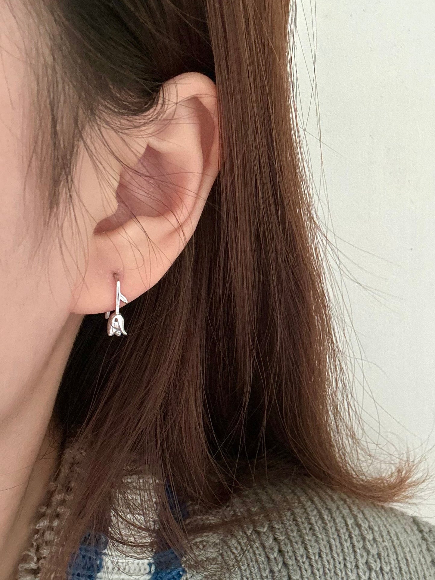 Falling rose earring
