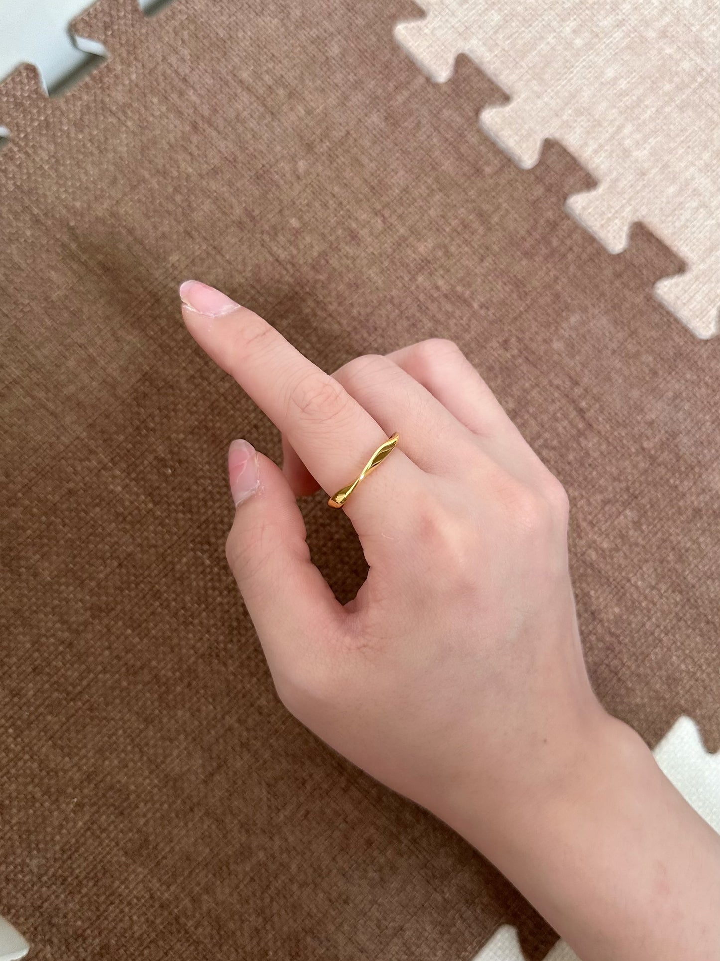 Metric Arc Ring