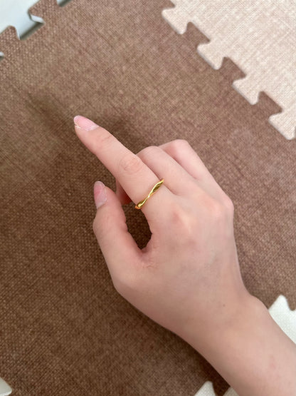 Metric Arc Ring