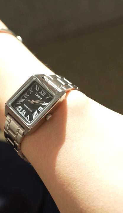 Casio V007D