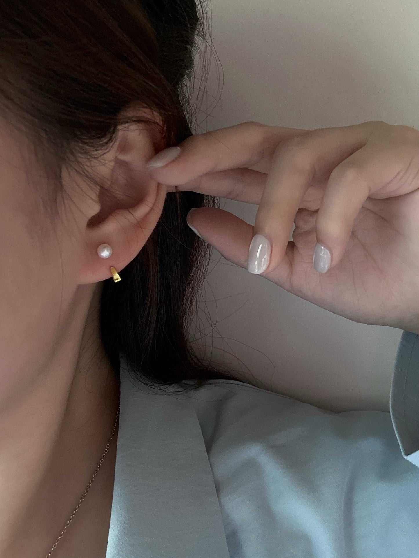 Pearl bar earring