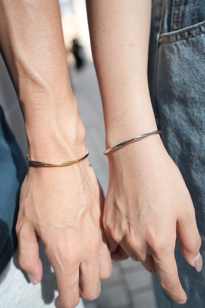 Gentle Wave Bracelet