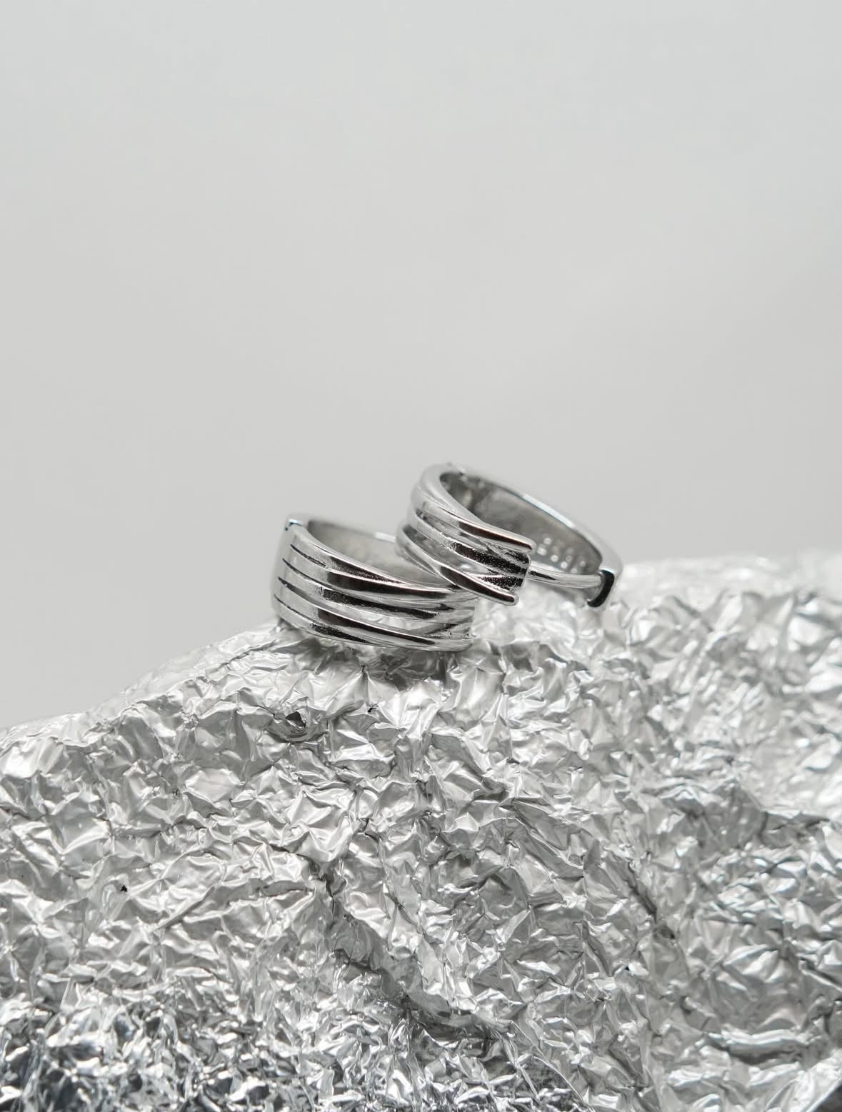Fang circle earring