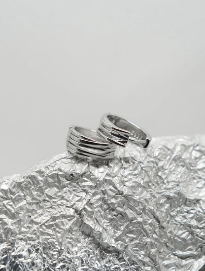 Fang circle earring