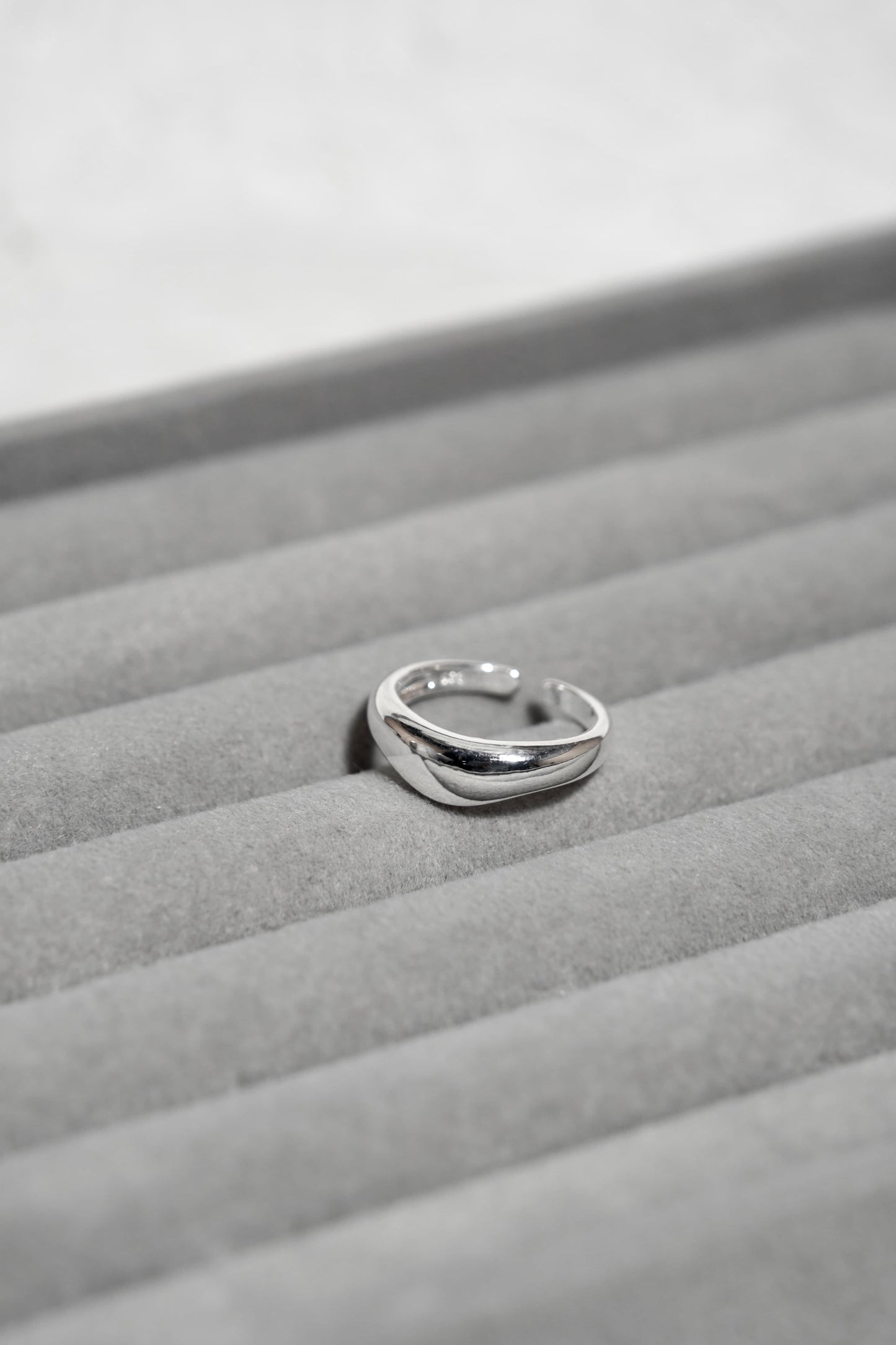 Simple wave ring
