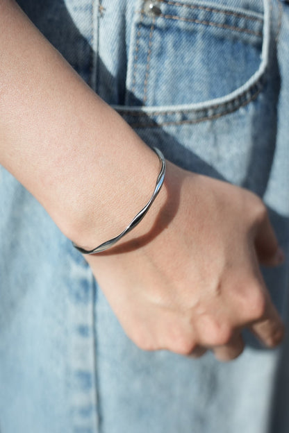 Gentle Wave Bracelet