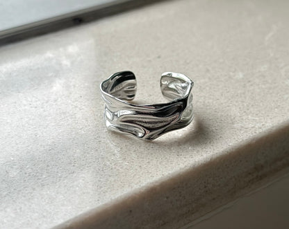 Huge wave ring