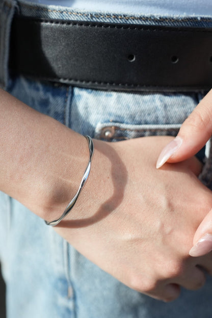 Gentle Wave Bracelet