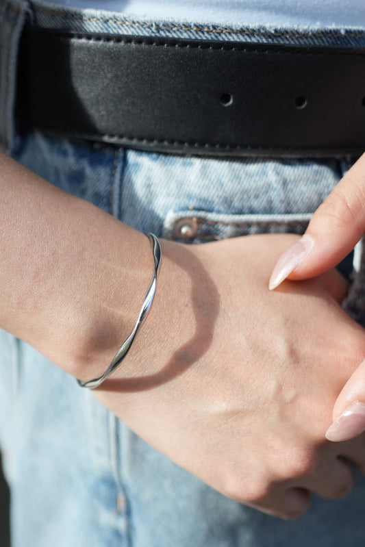 Gentle Wave Bracelet