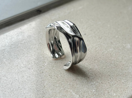 Huge wave ring