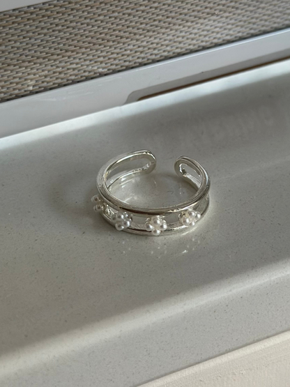 Flower pearl ring
