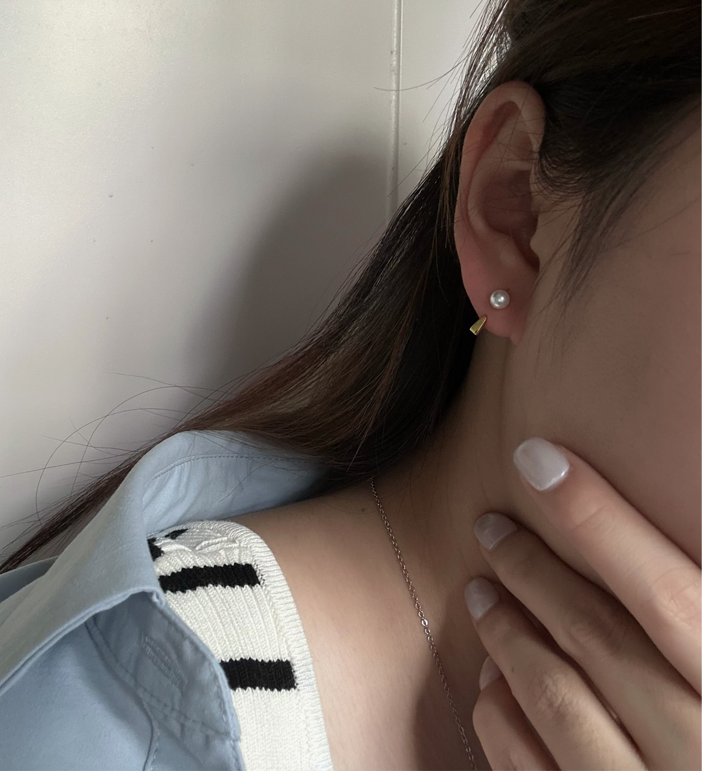 Pearl bar earring