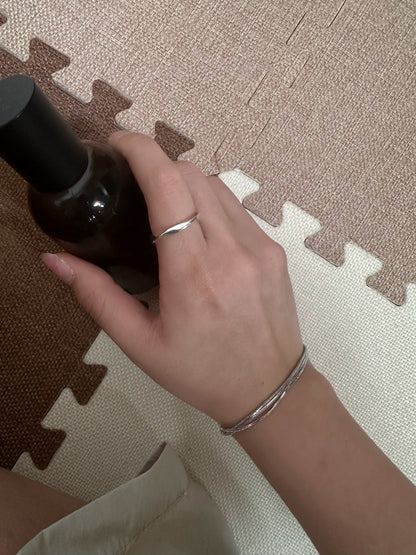 Metric Arc Ring