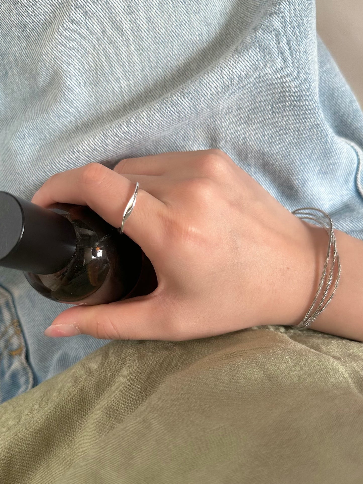 Metric Arc Ring