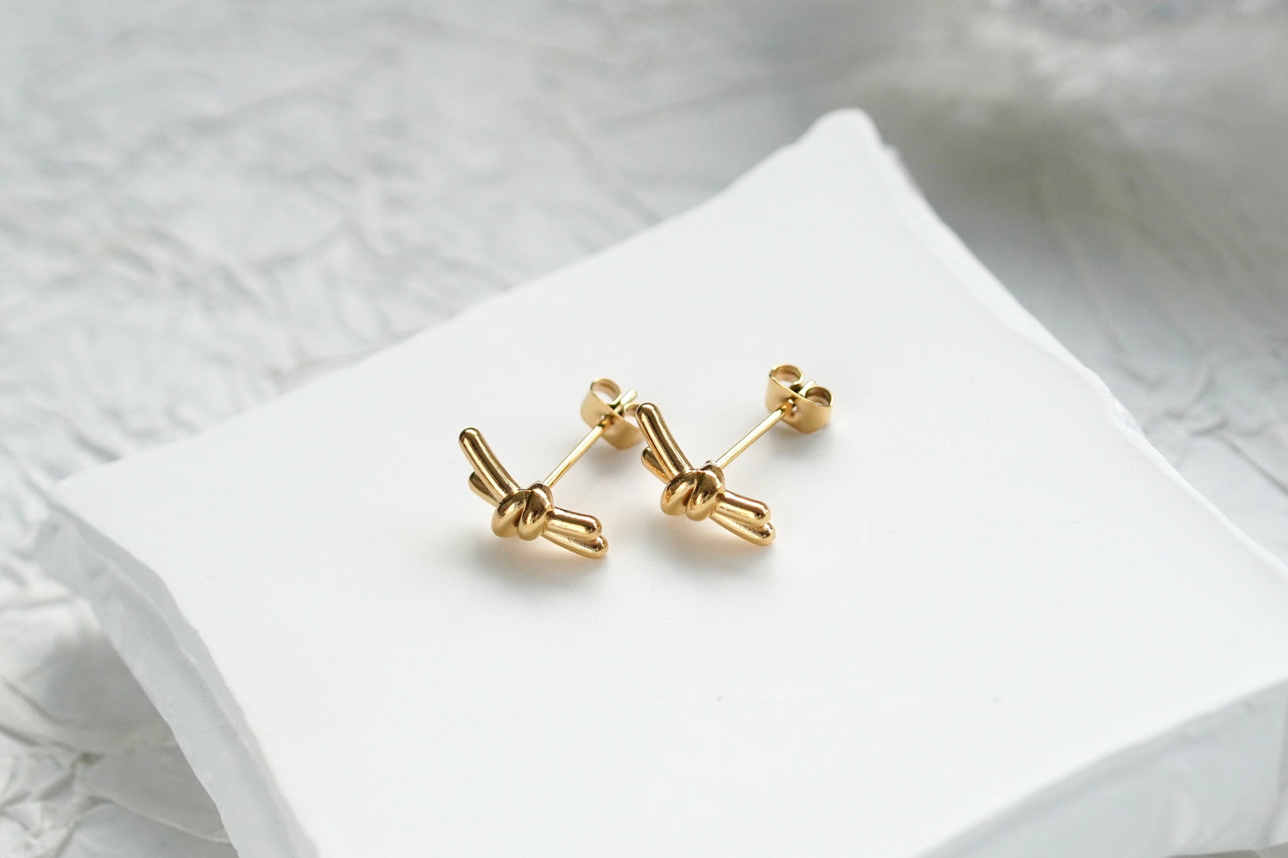 Tied ribbon earring