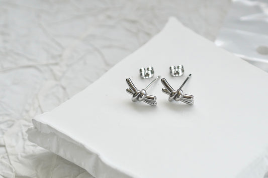 Tied ribbon earring