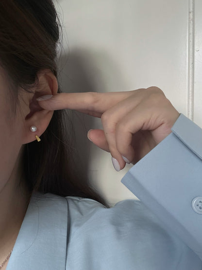 Pearl bar earring
