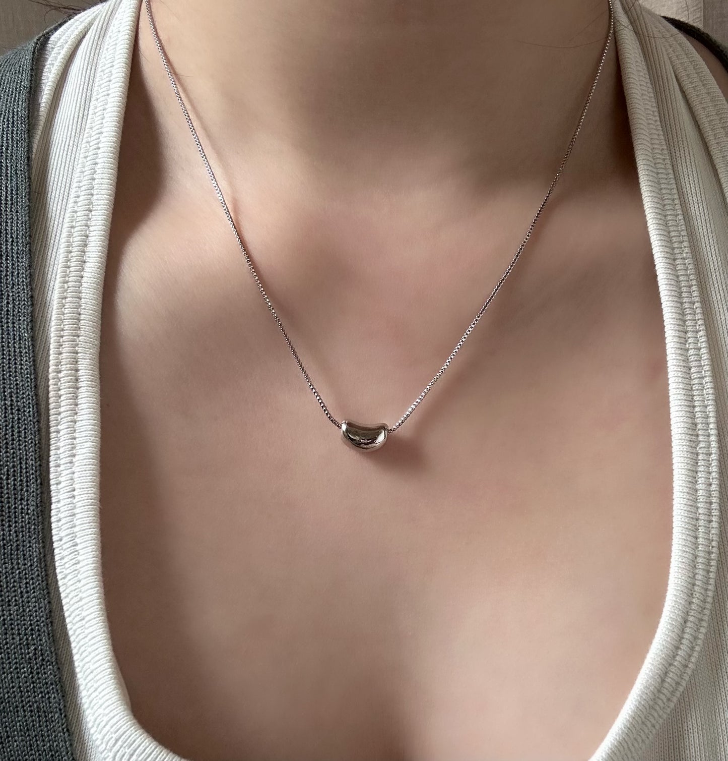 Soft Curve Necklace