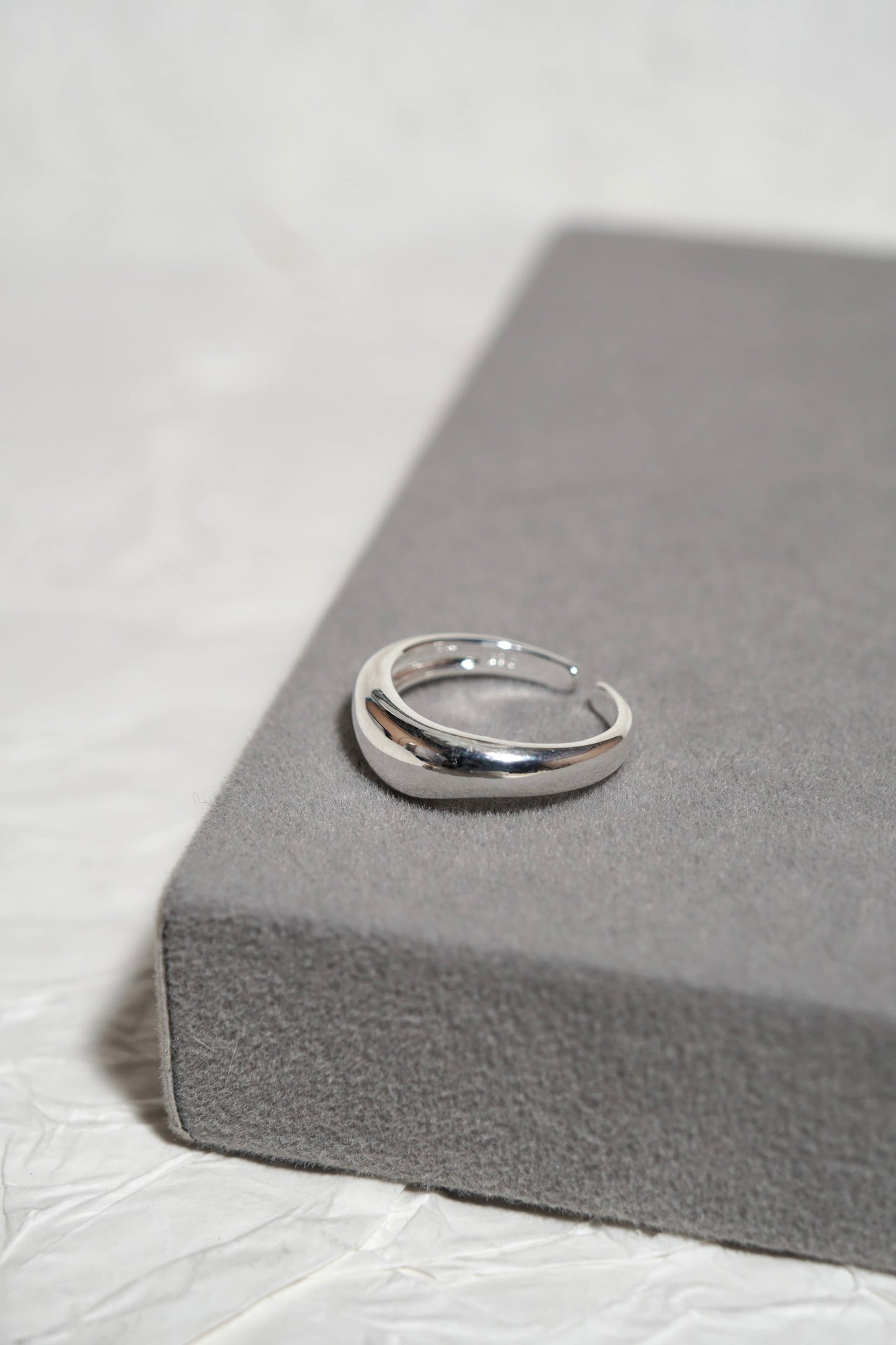 Simple wave ring