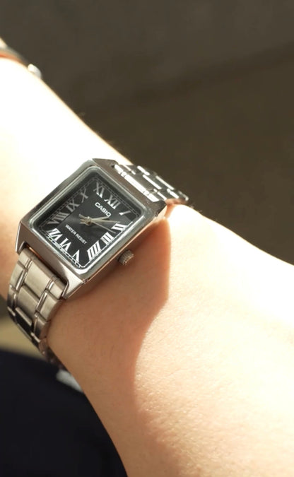 Casio V007D