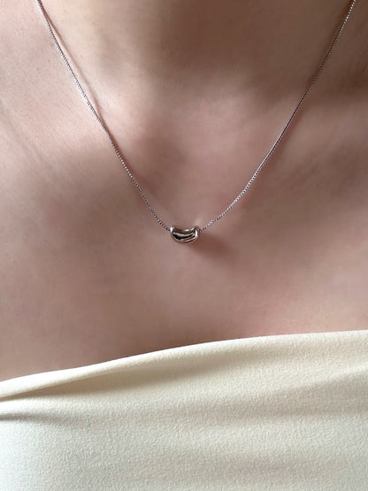 Soft Curve Necklace