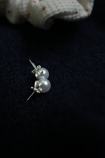 Pearl Bow Earring