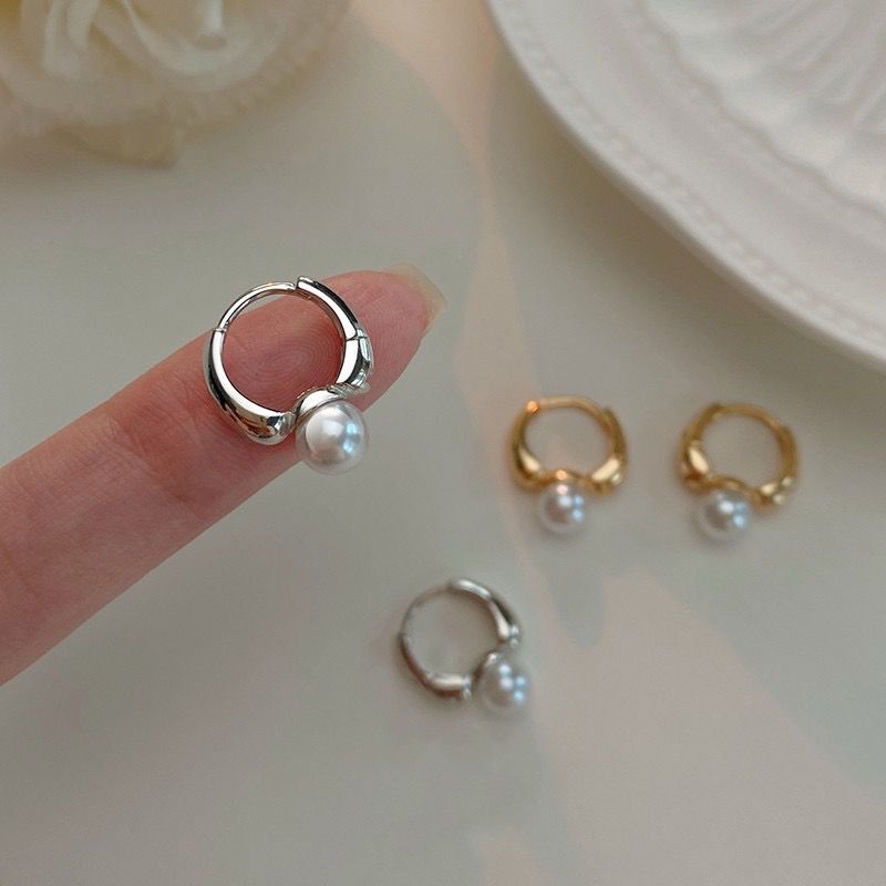 Moonlit dot Earring