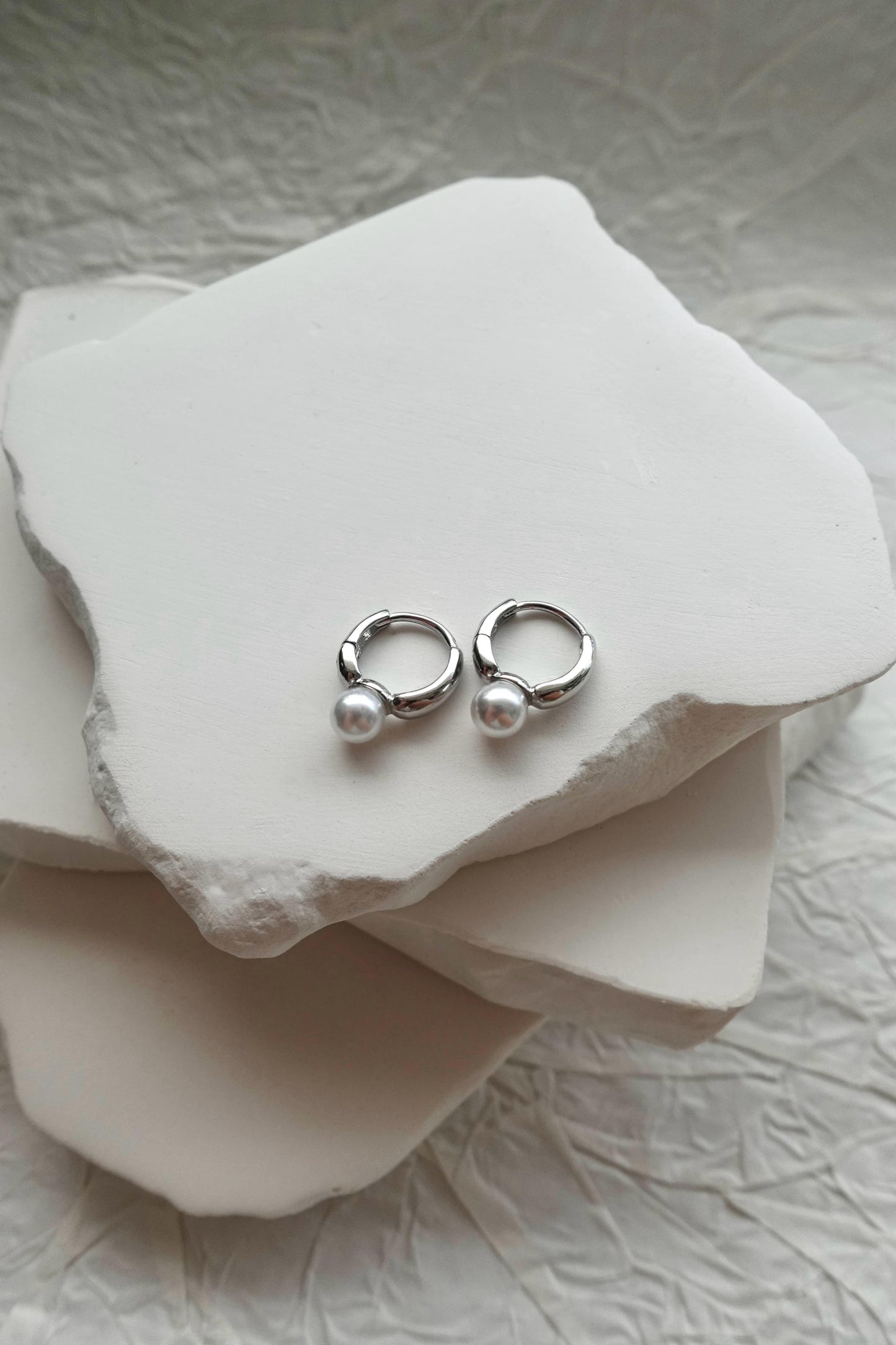 Moonlit dot Earring