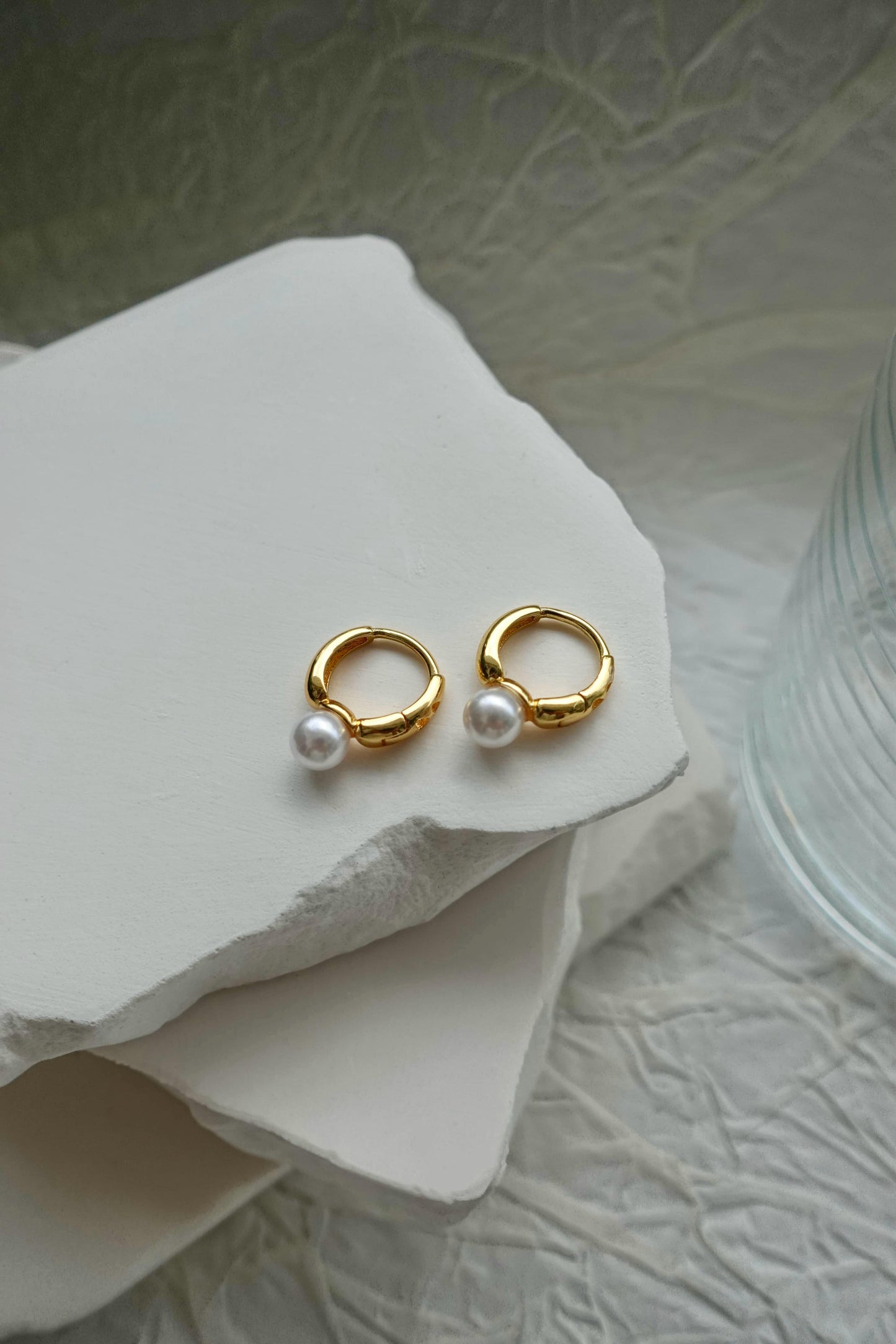 Moonlit dot Earring