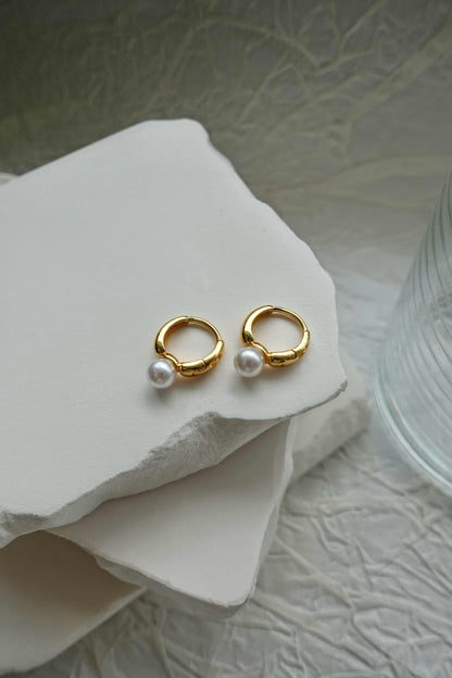 Moonlit dot Earring