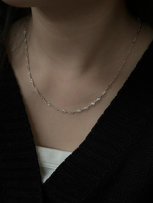 Glimmer Twist Necklace