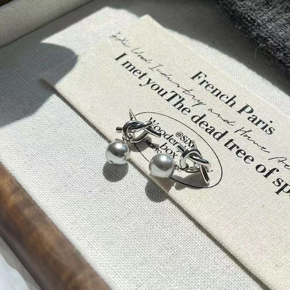 Luna pearl earring
